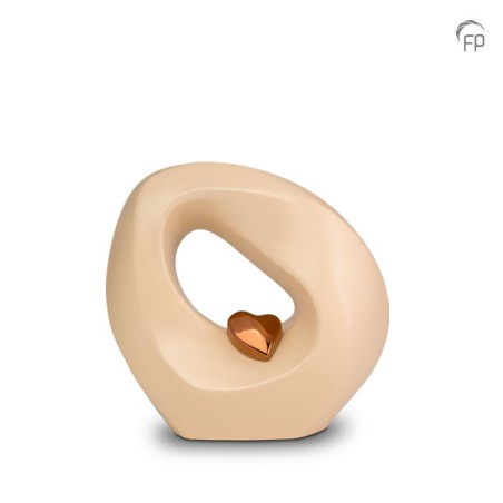 Kleine Keramische Urn Mastaba Crème Met Bronskleurig Hartje